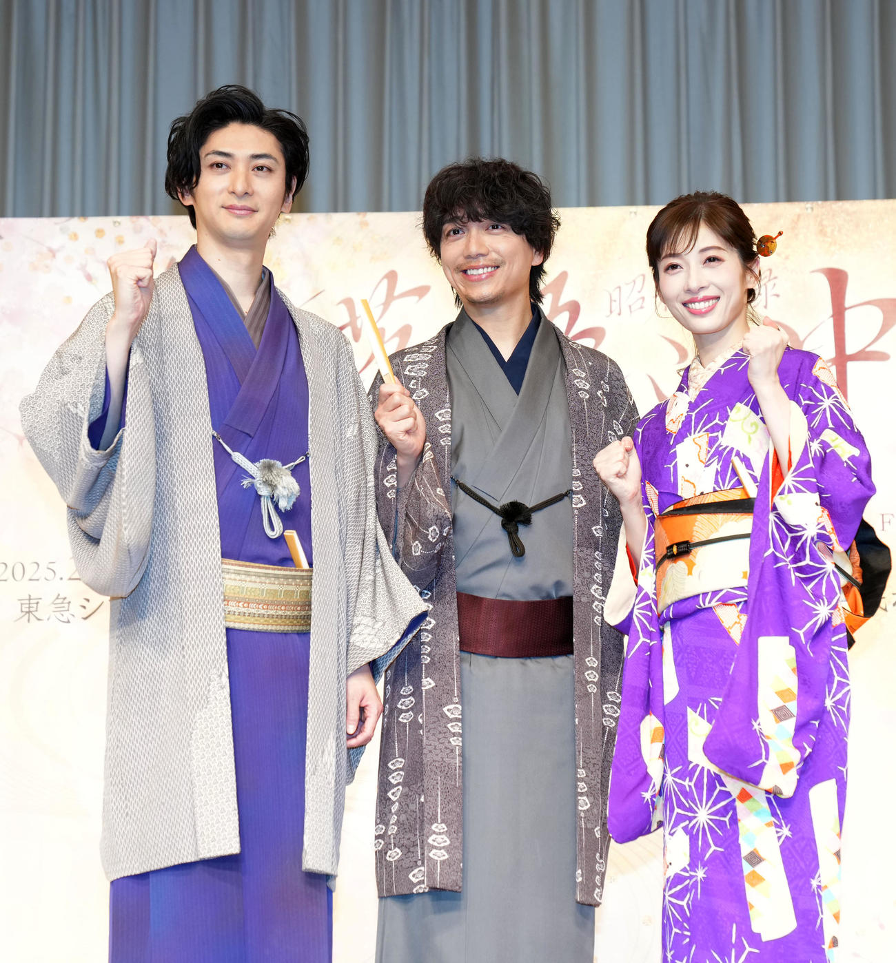 会見で笑顔を見せる、左から古川雄大、山崎育三郎、明日海りお（撮影・横山健太）