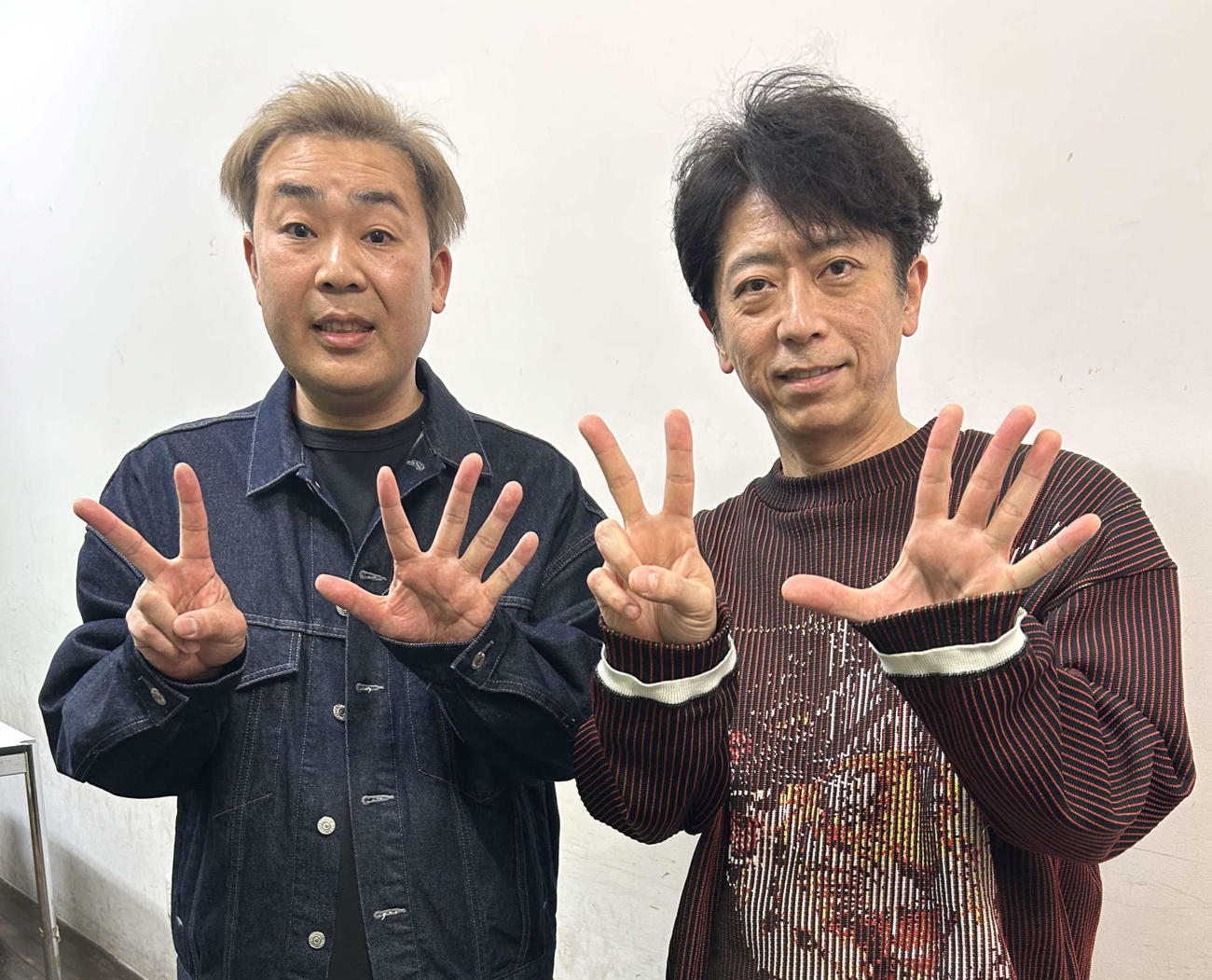 約15年ぶりの単独ライブ「フットボールアワー25」をPRしたフットボールアワー（撮影・松尾幸之介）