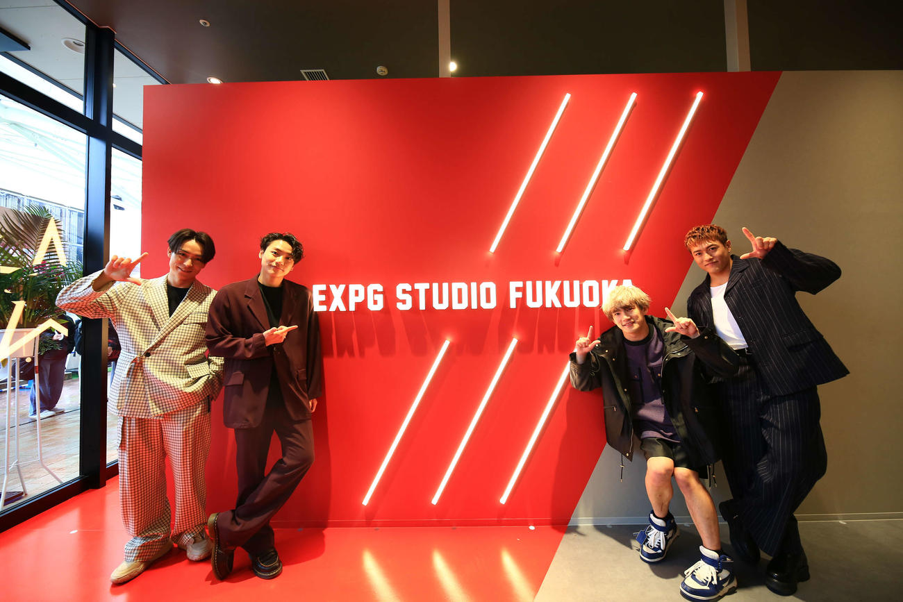 EXPG STUDIO FUKUOKA移転オープンの記者会見に出席した、左からEXILE TETSUYA、小森隼、浦川翔平、中務裕太
