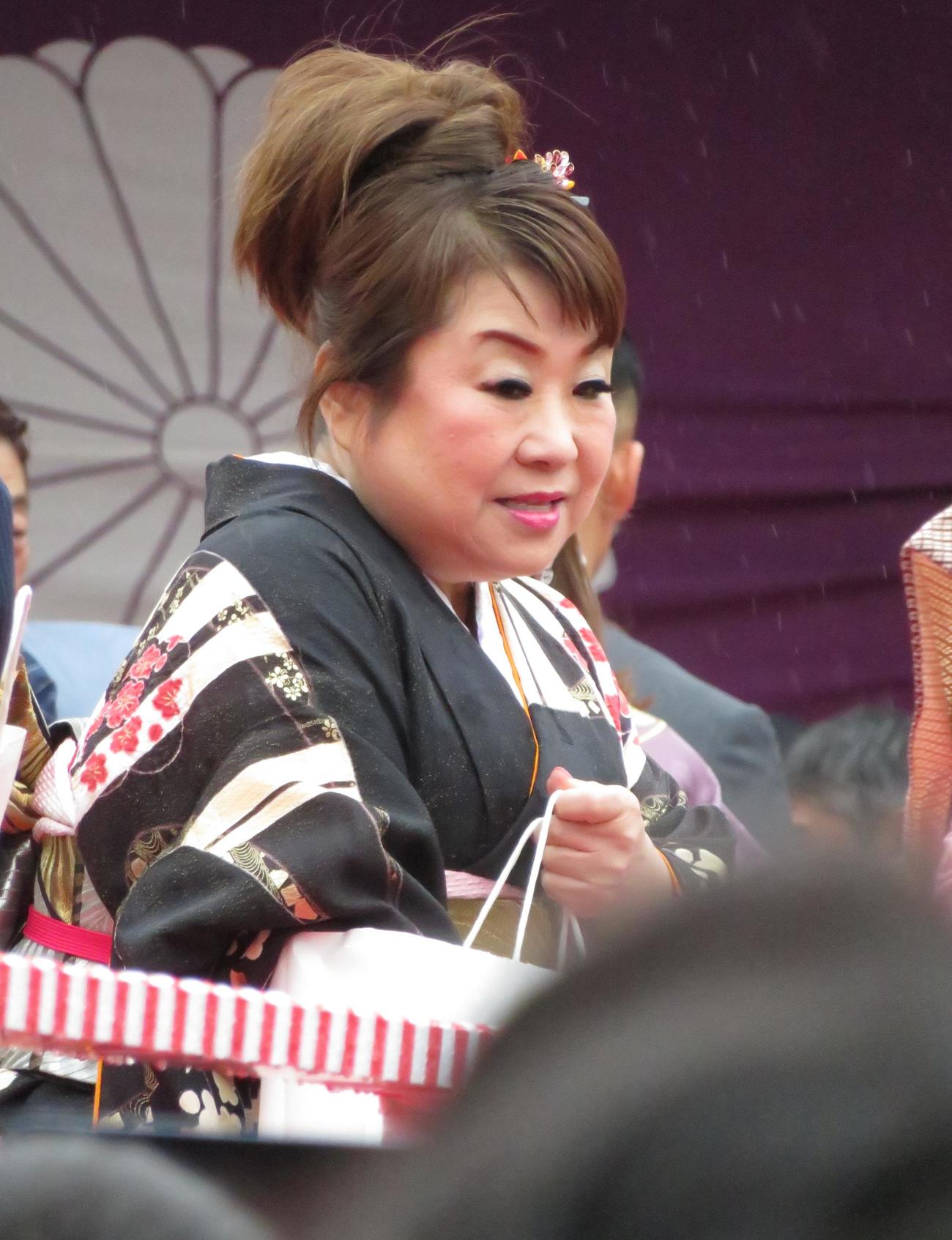日枝神社で節分祭の豆まきを行った天童よしみ