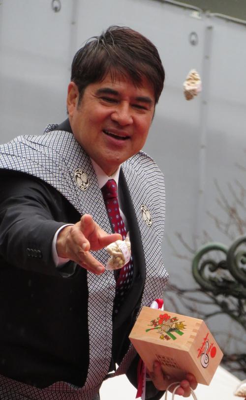 日枝神社で節分祭の豆まきを行った永島昭浩氏