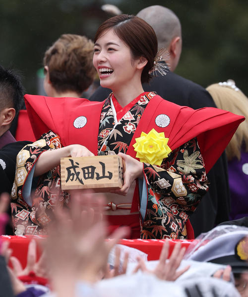 横浜流星、渡辺謙、小芝風花…「べらぼう」出演者が成田山新勝寺で豆