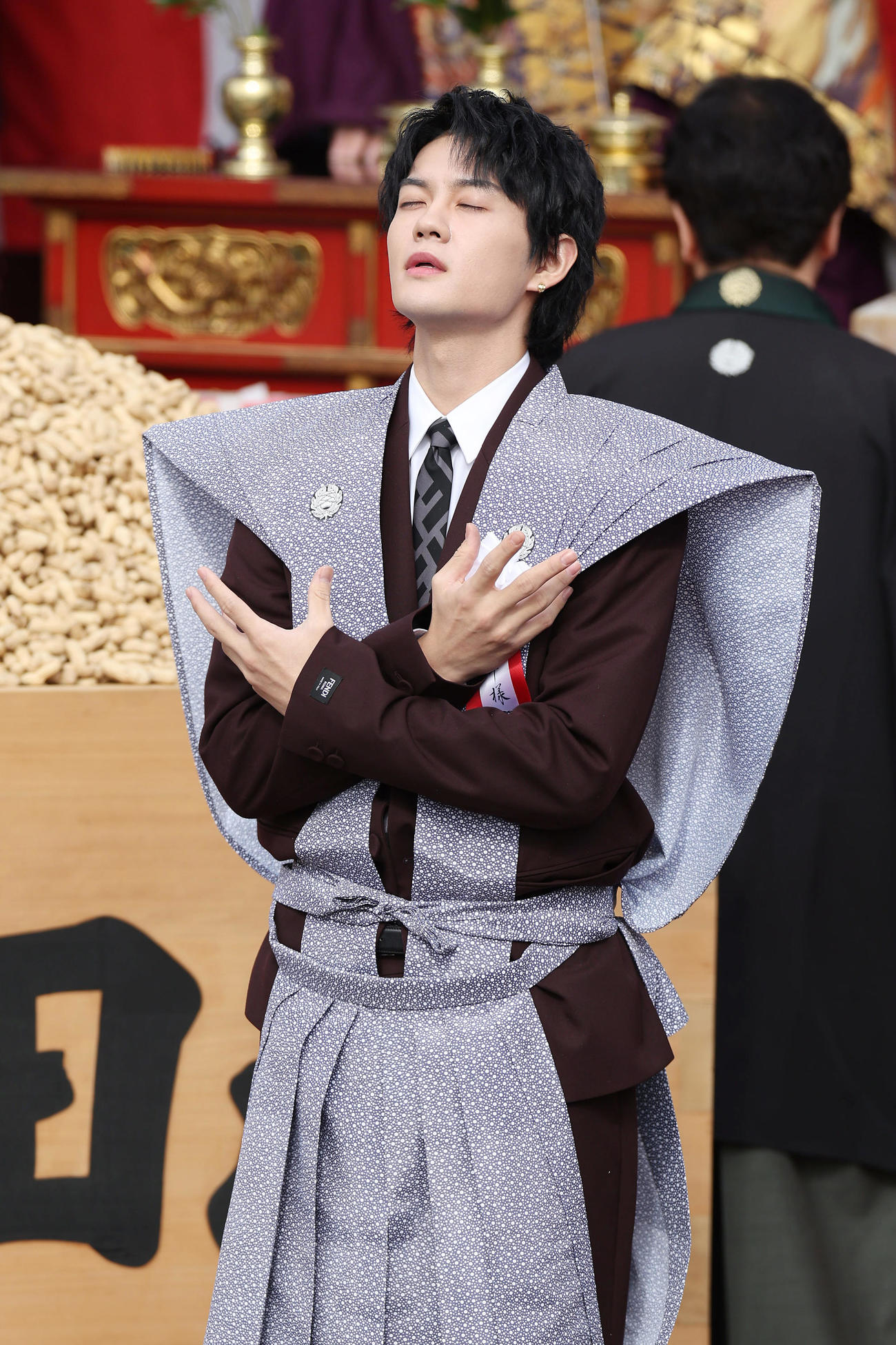 大阪・成田山不動尊の節分祭で紹介を受ける、NHKの朝ドラ「おむすび」に出演中の佐野勇斗（撮影・前田充）