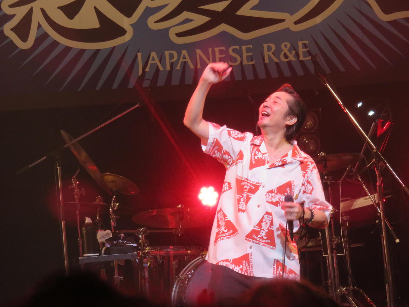 一夜限りのスペシャルライブ「テイチクよ今夜も有難う」でパフォーマンスする怒髪天のボーカル増子直純