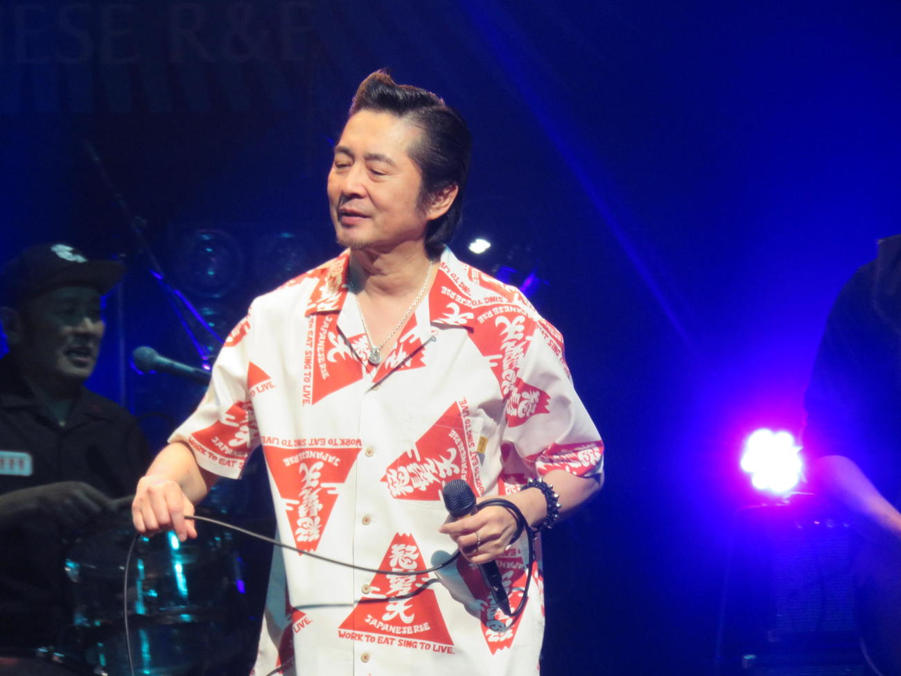 一夜限りのスペシャルライブ「テイチクよ今夜も有難う」でパフォーマンスする怒髪天のボーカル増子直純