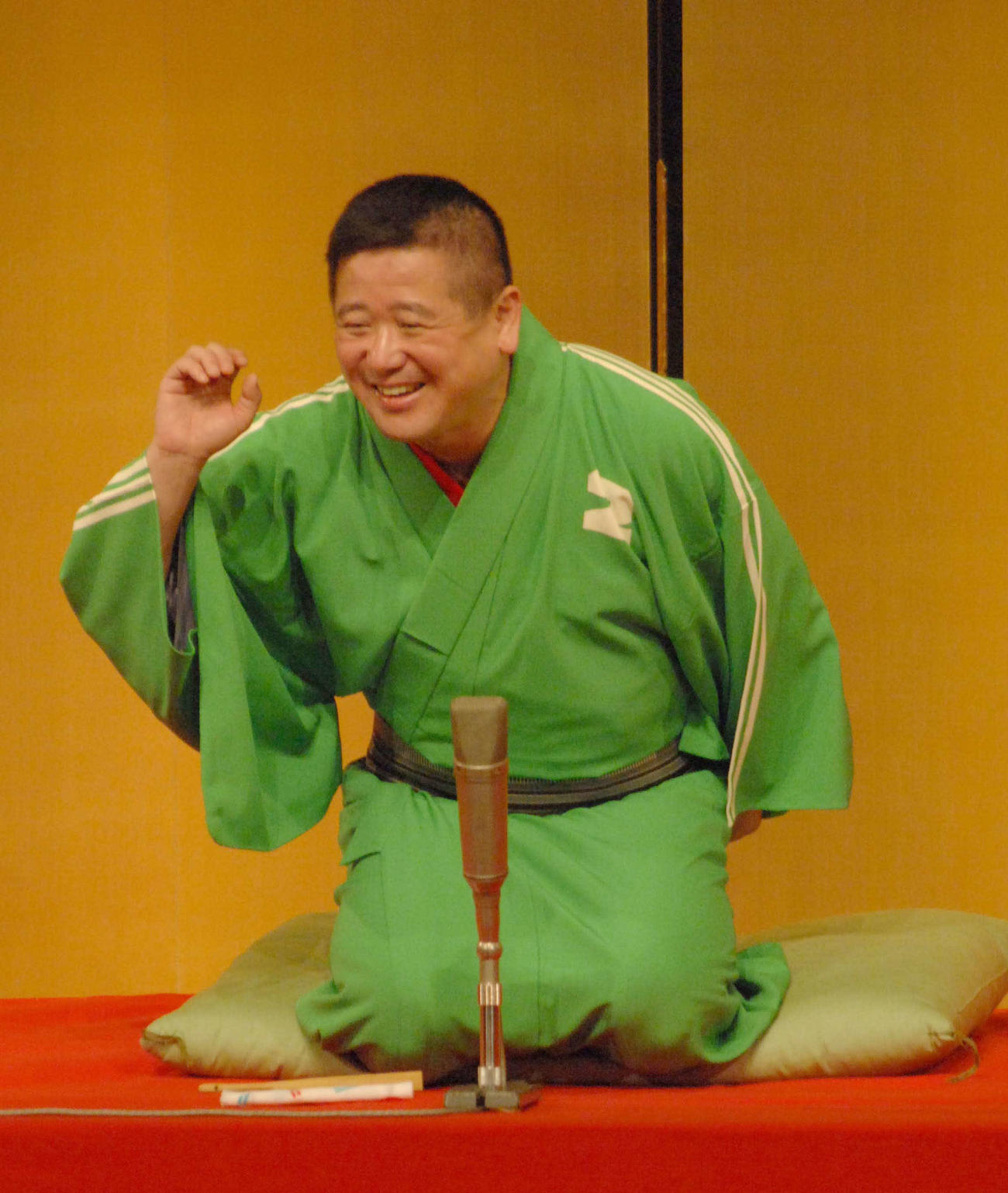 三遊亭白鳥（08年6月撮影）