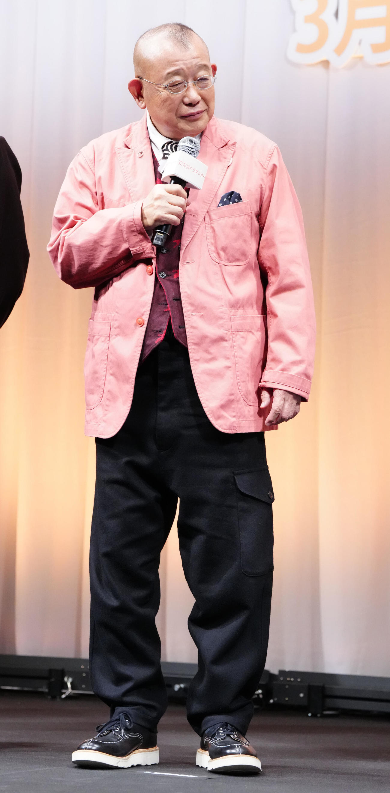 映画「35年目のラブレター」お披露目試写会の舞台あいさつに臨む笑福亭鶴瓶（撮影・江口和貴）