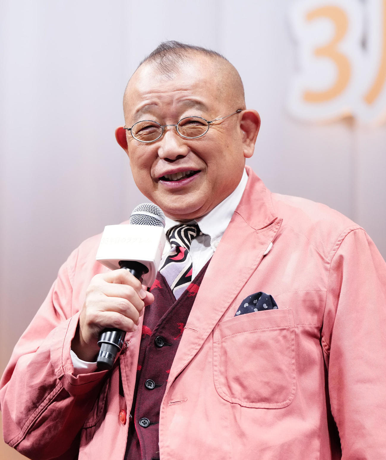 映画「35年目のラブレター」お披露目試写会の舞台あいさつに臨む笑福亭鶴瓶（撮影・江口和貴）