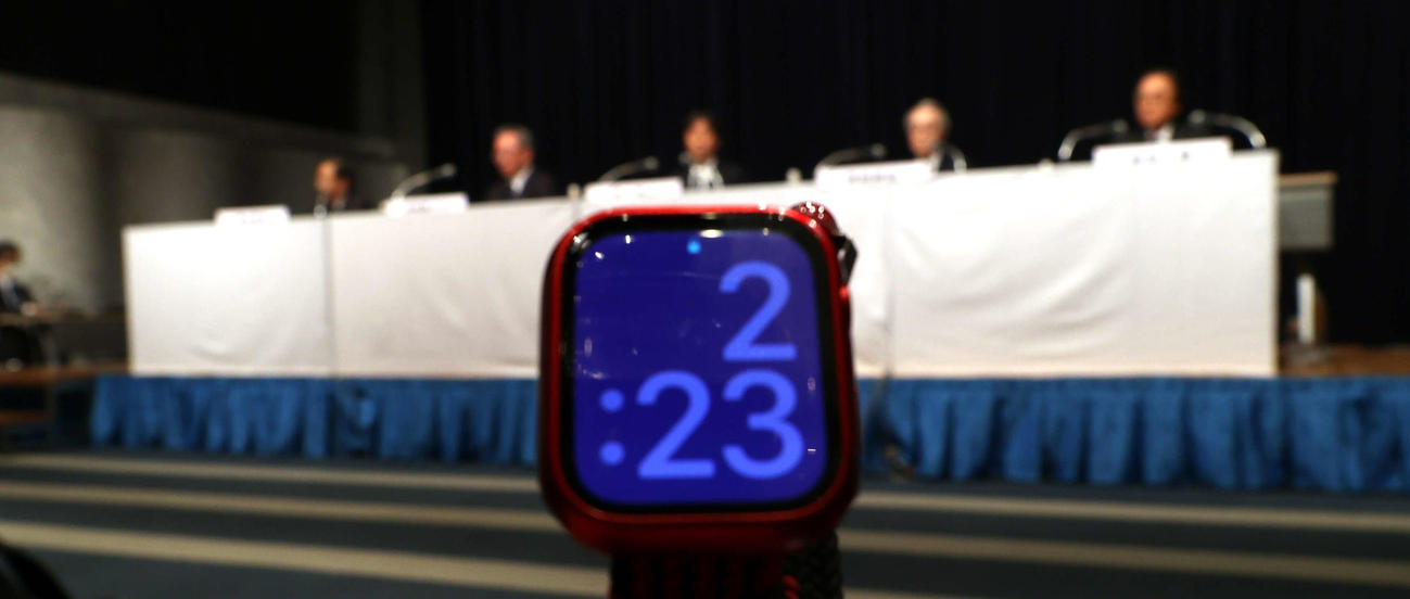 フジテレビ記者会見は午前2時23分に終了した。中央は港浩一社長（25年1月28日撮影）