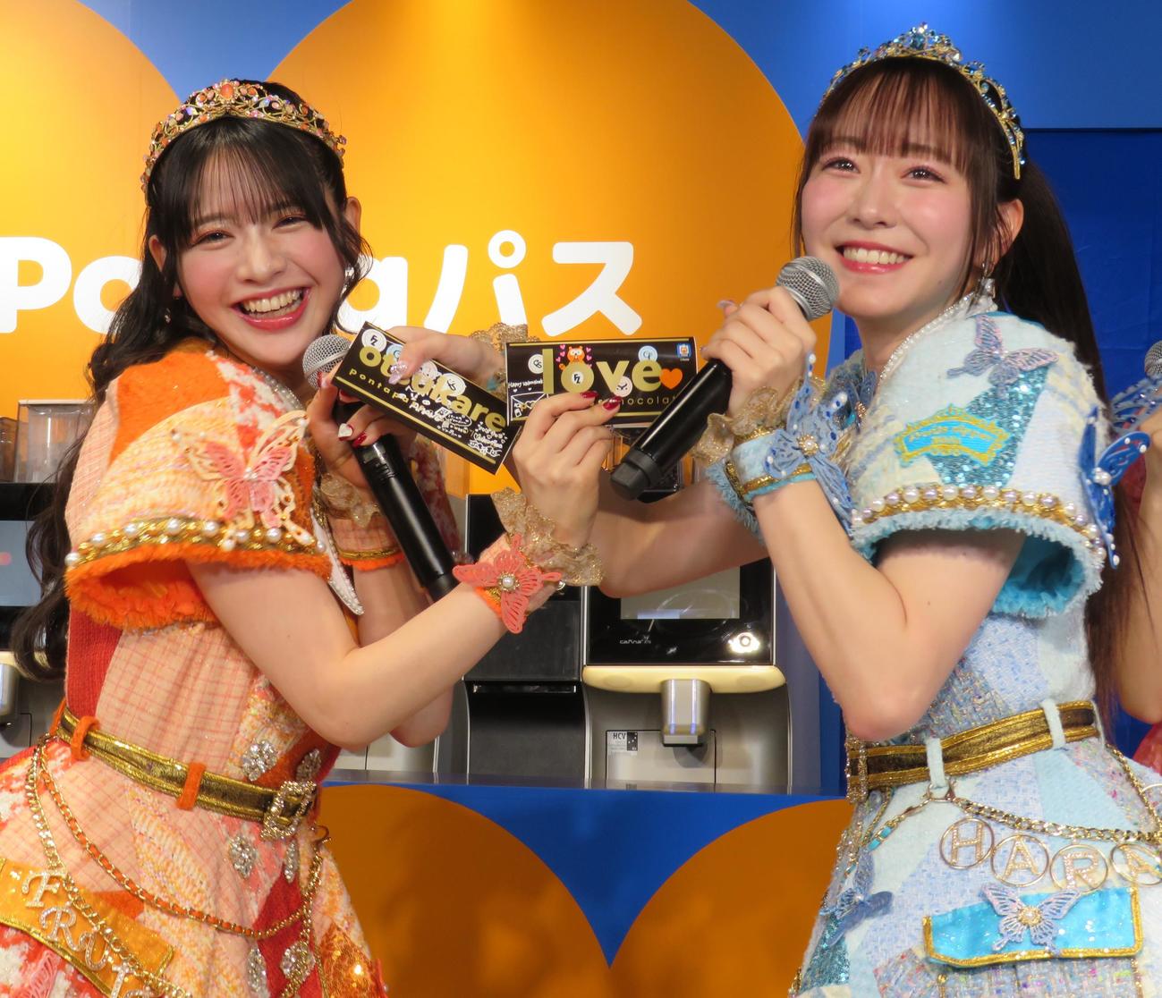 FRUITS ZIPPER鎮西寿々歌（左）と真中まな