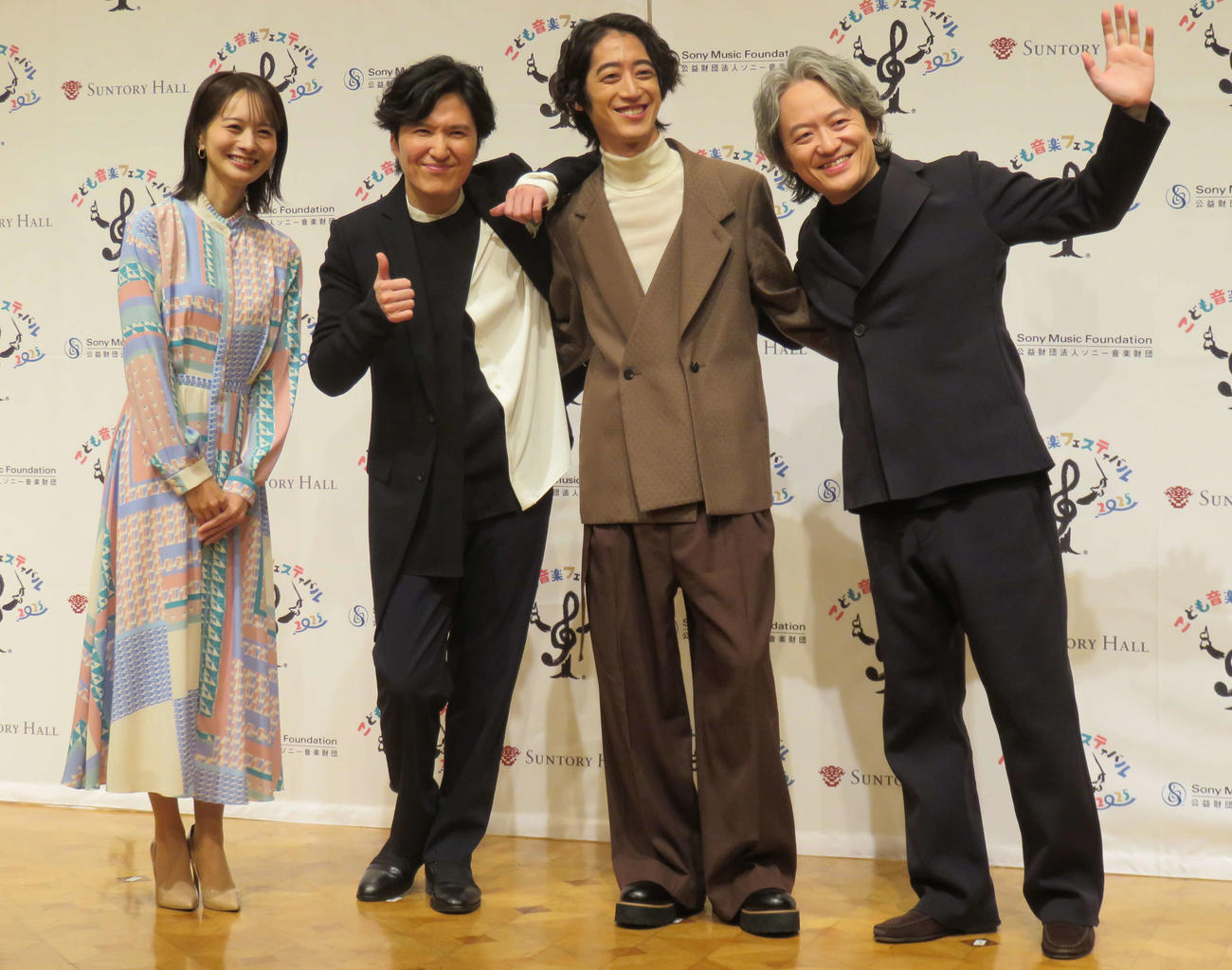 「こども音楽フェスティバル　2025」記者発表に登壇した、左から高見侑里アナウンサー、清塚信也、角野隼斗、鈴木優人