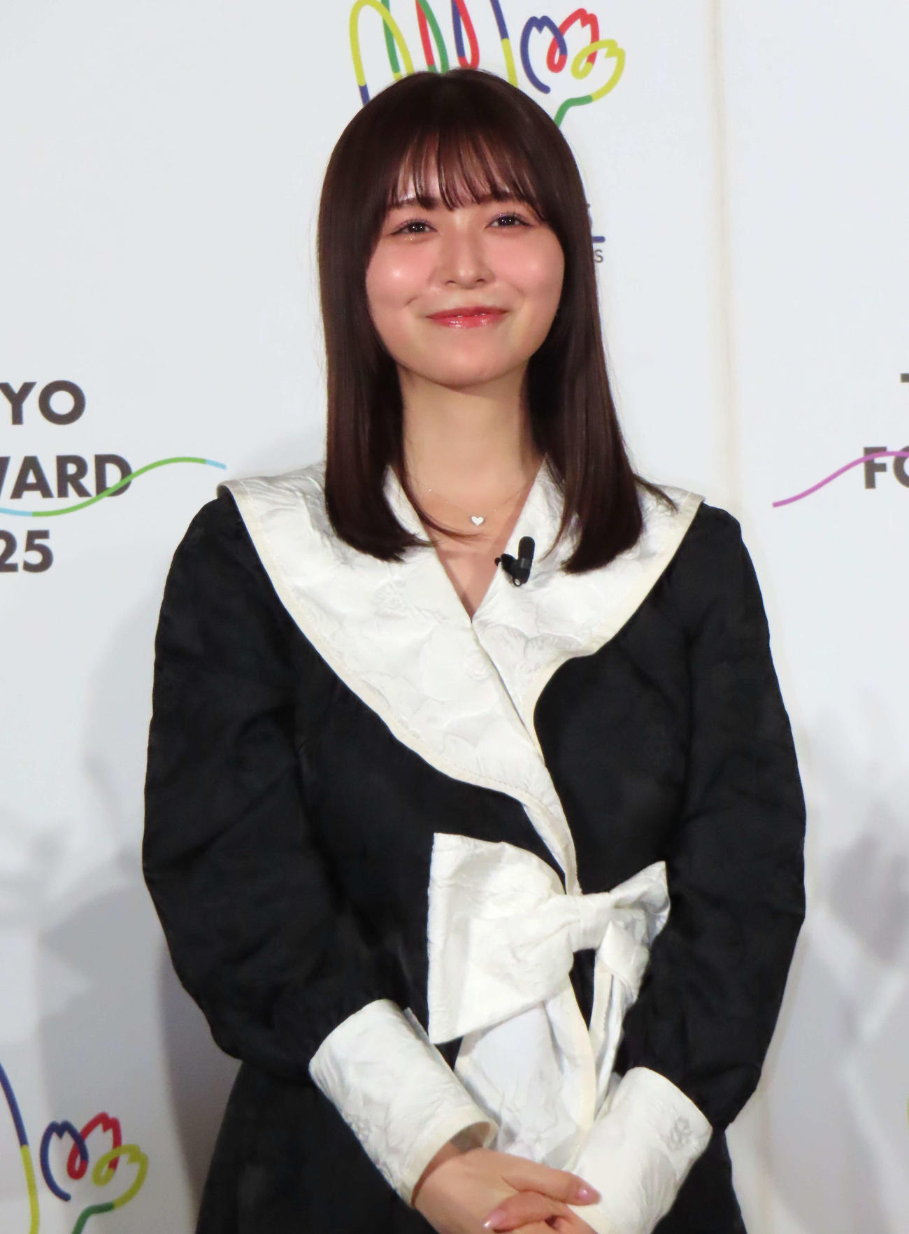 「みるカフェ」オープニングセレモニーに登壇した長濱ねる