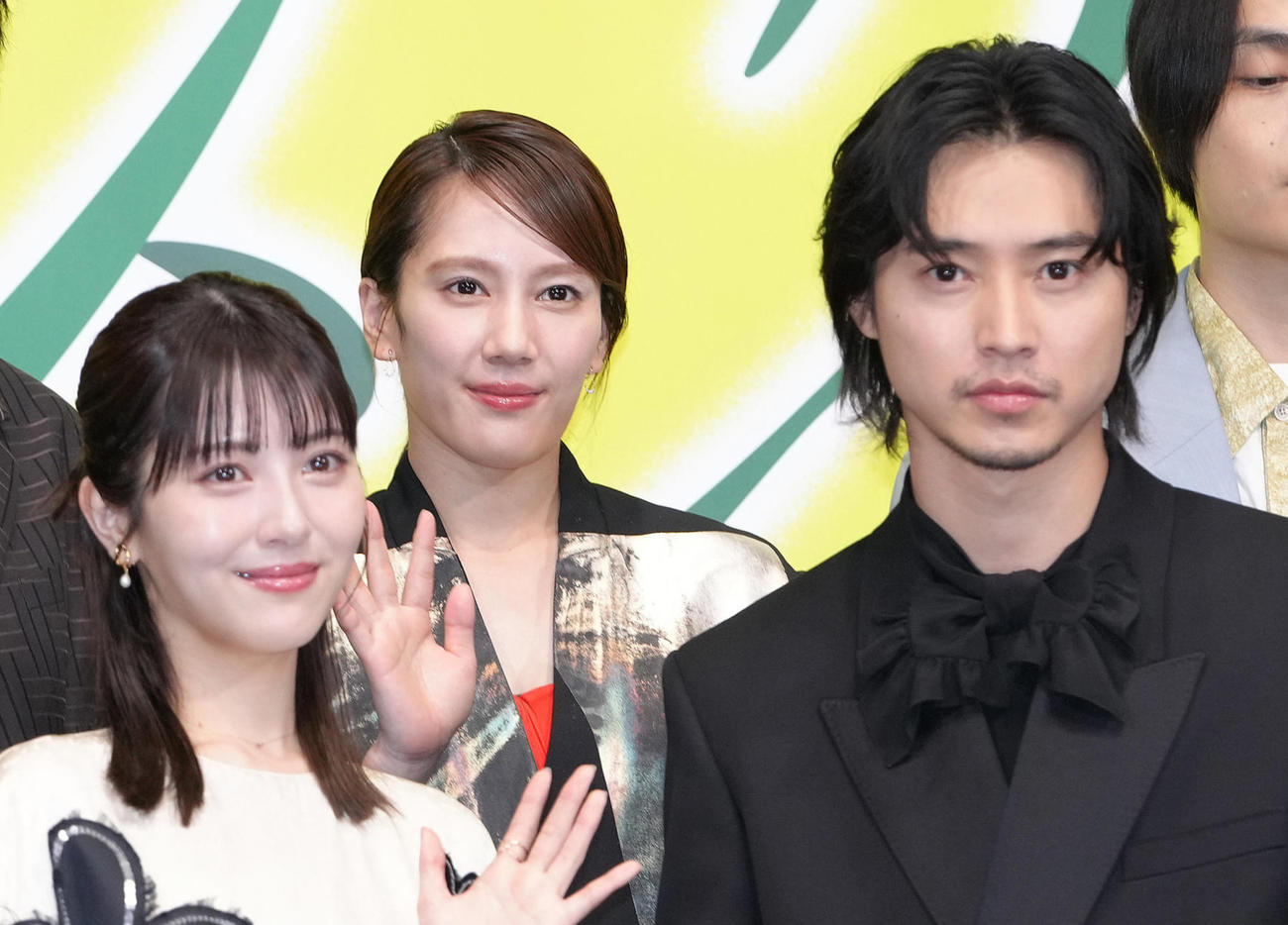 浜辺美波（左）と山崎賢人（2025年1月撮影）