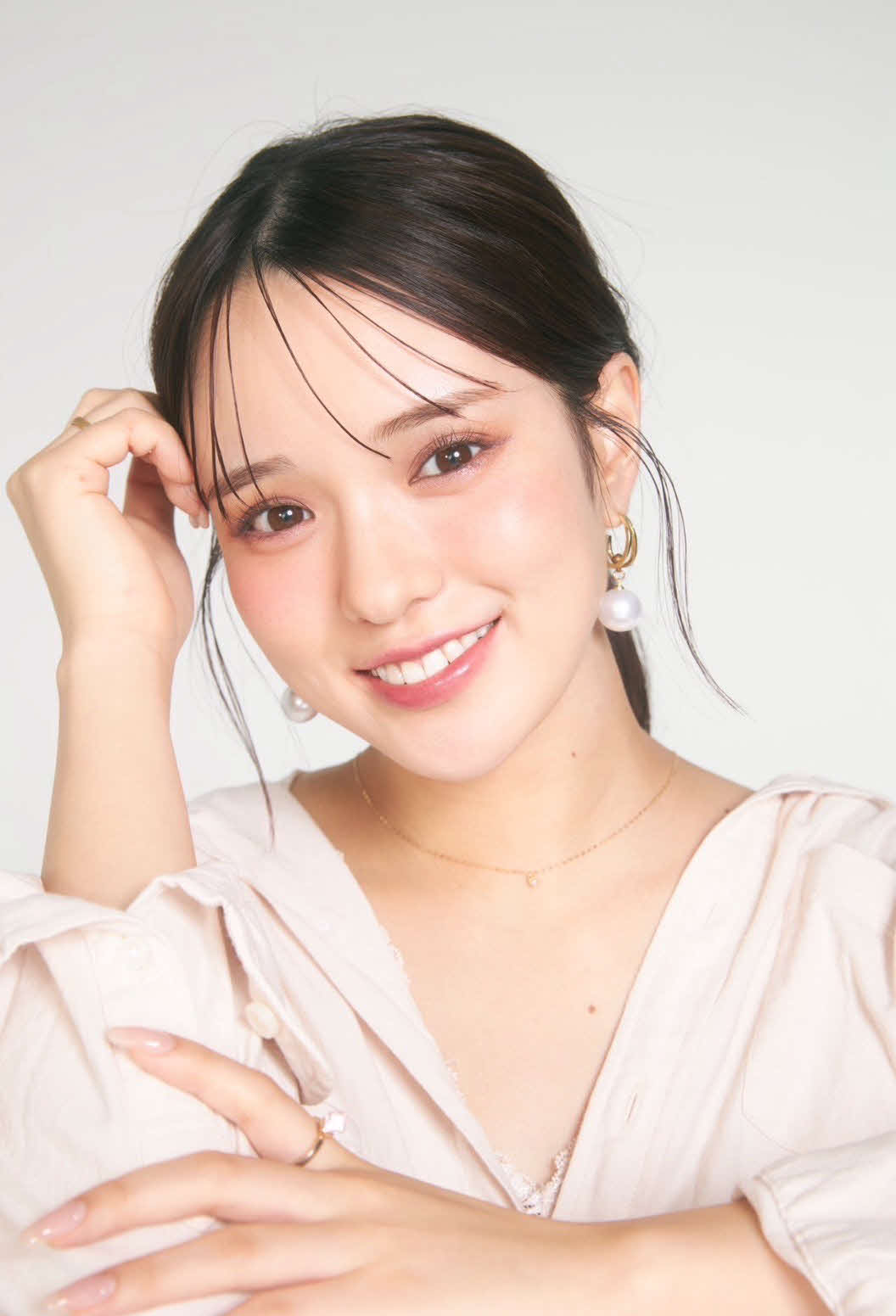 初代しろありんこちゃんに就任し、アサンテがリニューアルしたYouTubeチャンネル「シロアリ出没注意　アサンテチャンネル」に出演する粕谷亜理紗