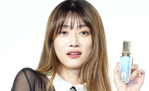 ヨンア＆米倉涼子「グラミーを見にLAへ行って来ました」2人のドレス姿
