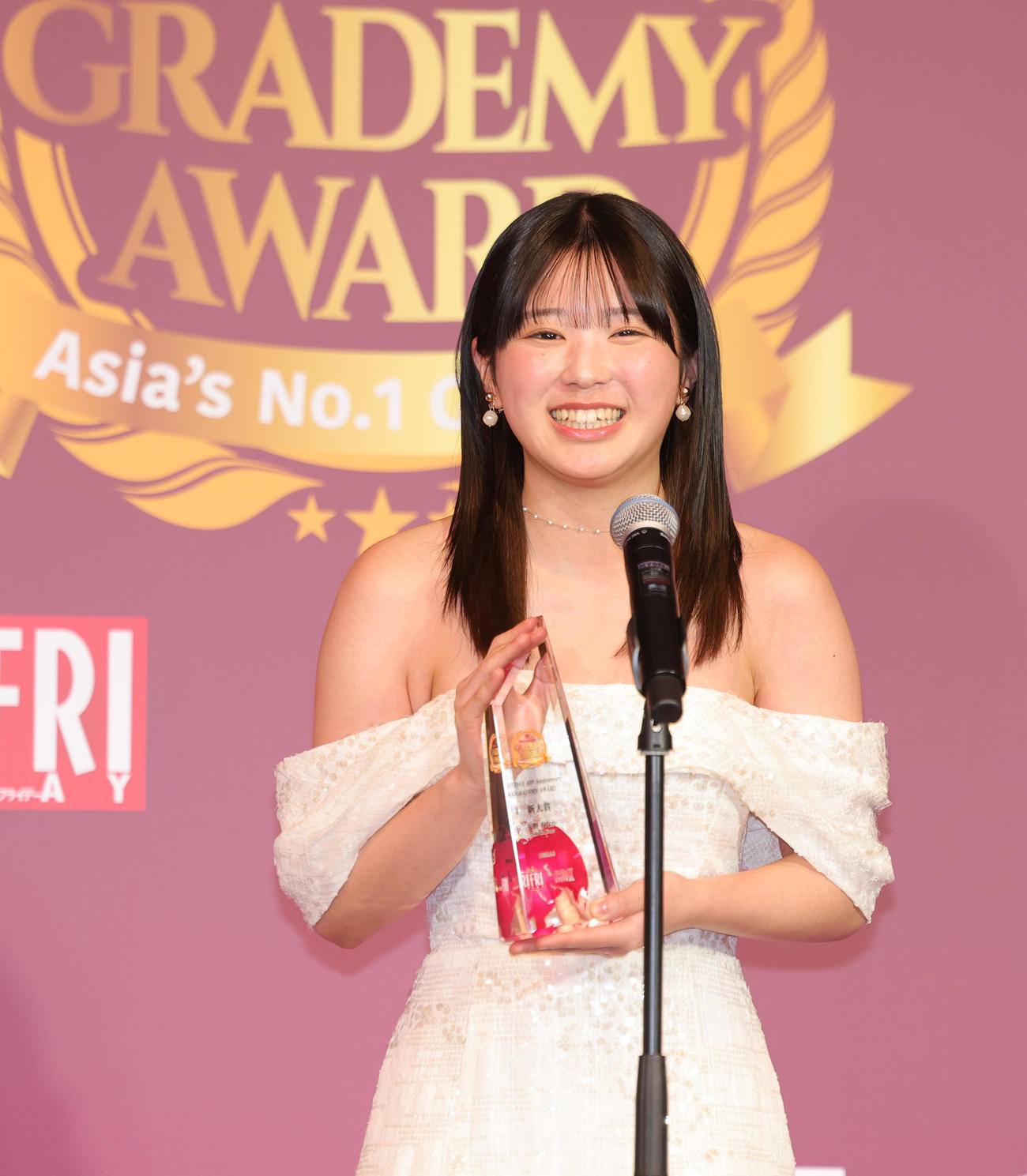 FRIDAY創刊40周年記念企画「グラデミー賞」で新人賞を受賞した矢野ななか（撮影・野上伸悟）