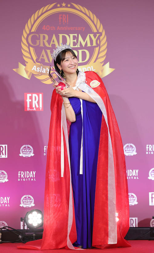 FRIDAY創刊40周年記念企画「グラデミー賞」で大賞のMVGを受賞した榎原依那（撮影・野上伸悟）