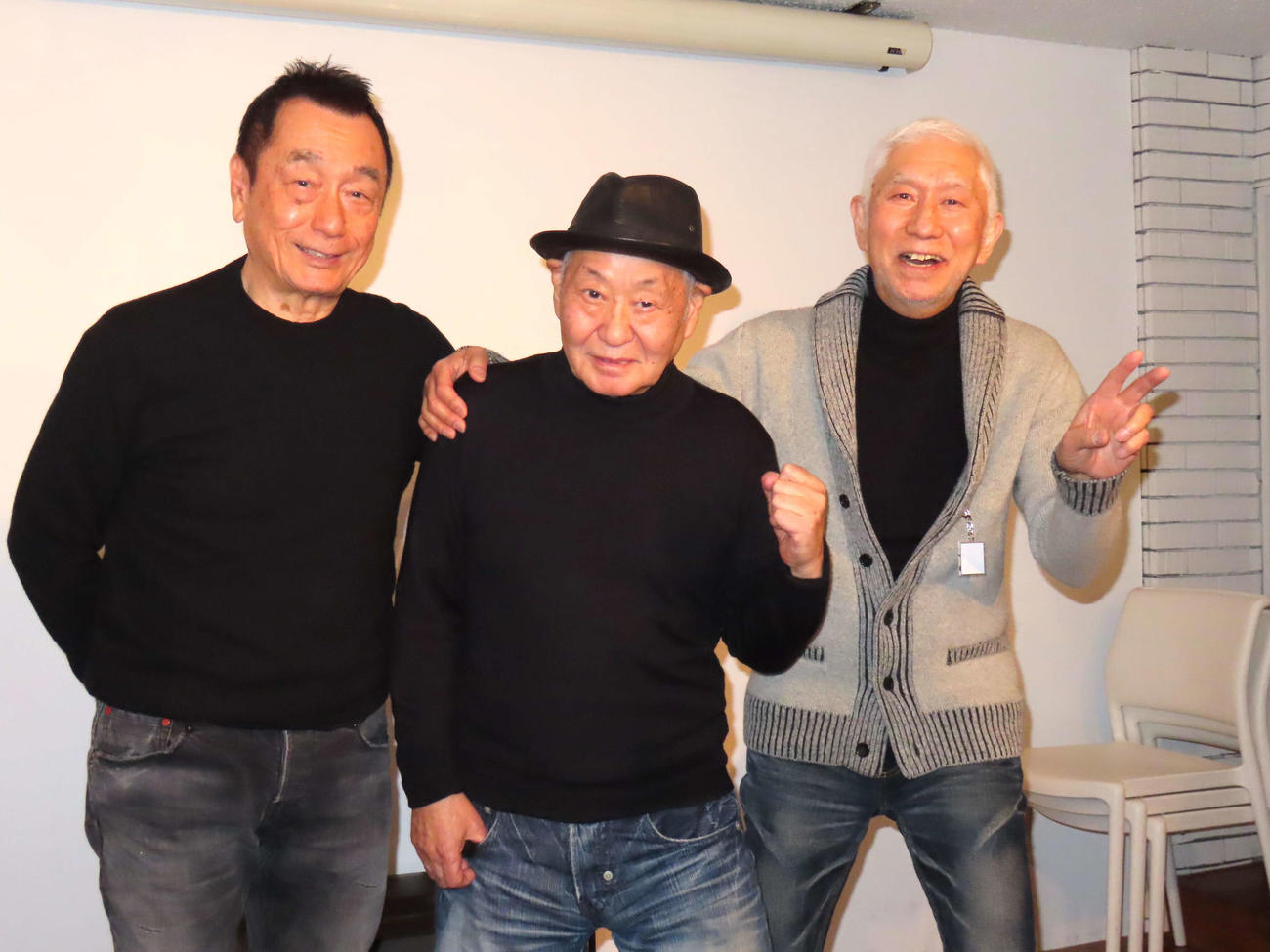 新曲「怪物」ミュージックビデオ完成披露試写会に登壇した、左から後藤豊社長、泉谷しげる、田家秀樹氏