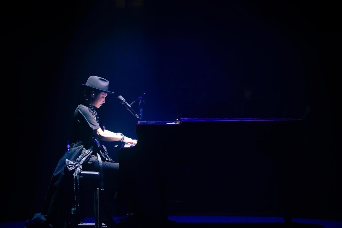 冬恒例のライブ「SURF＆SNOW」の初日公演を新潟・苗場プリンスホテルで行った松任谷由実（田中聖太郎氏撮影）