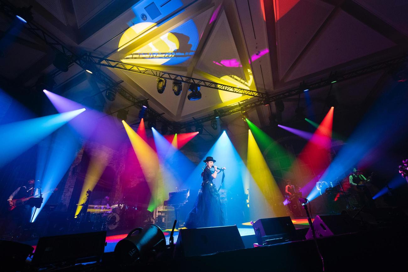 冬恒例のライブ「SURF＆SNOW」の初日公演を新潟・苗場プリンスホテルで行った松任谷由実（田中聖太郎氏撮影）