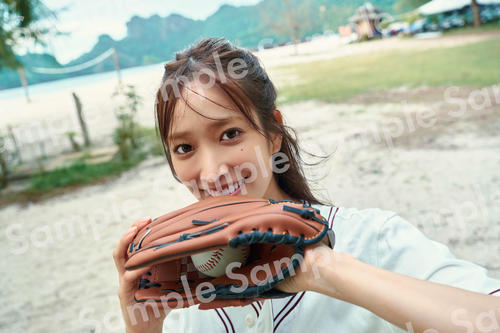 日向坂46佐々木久美、初写真集特典ポスター＆ポストカード公開 水着や
