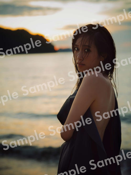 日向坂46佐々木久美、初写真集特典ポスター＆ポストカード公開 水着や