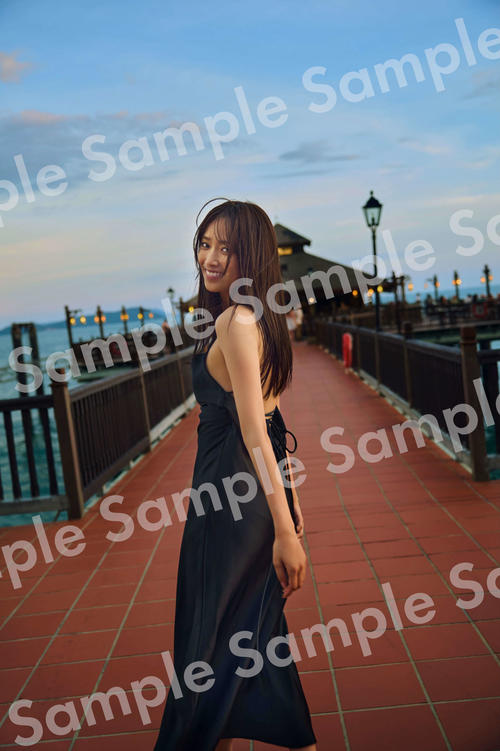 日向坂46佐々木久美、初写真集特典ポスター＆ポストカード公開 水着や