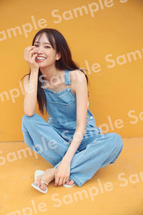 日向坂46佐々木久美、初写真集特典ポスター＆ポストカード公開 水着や