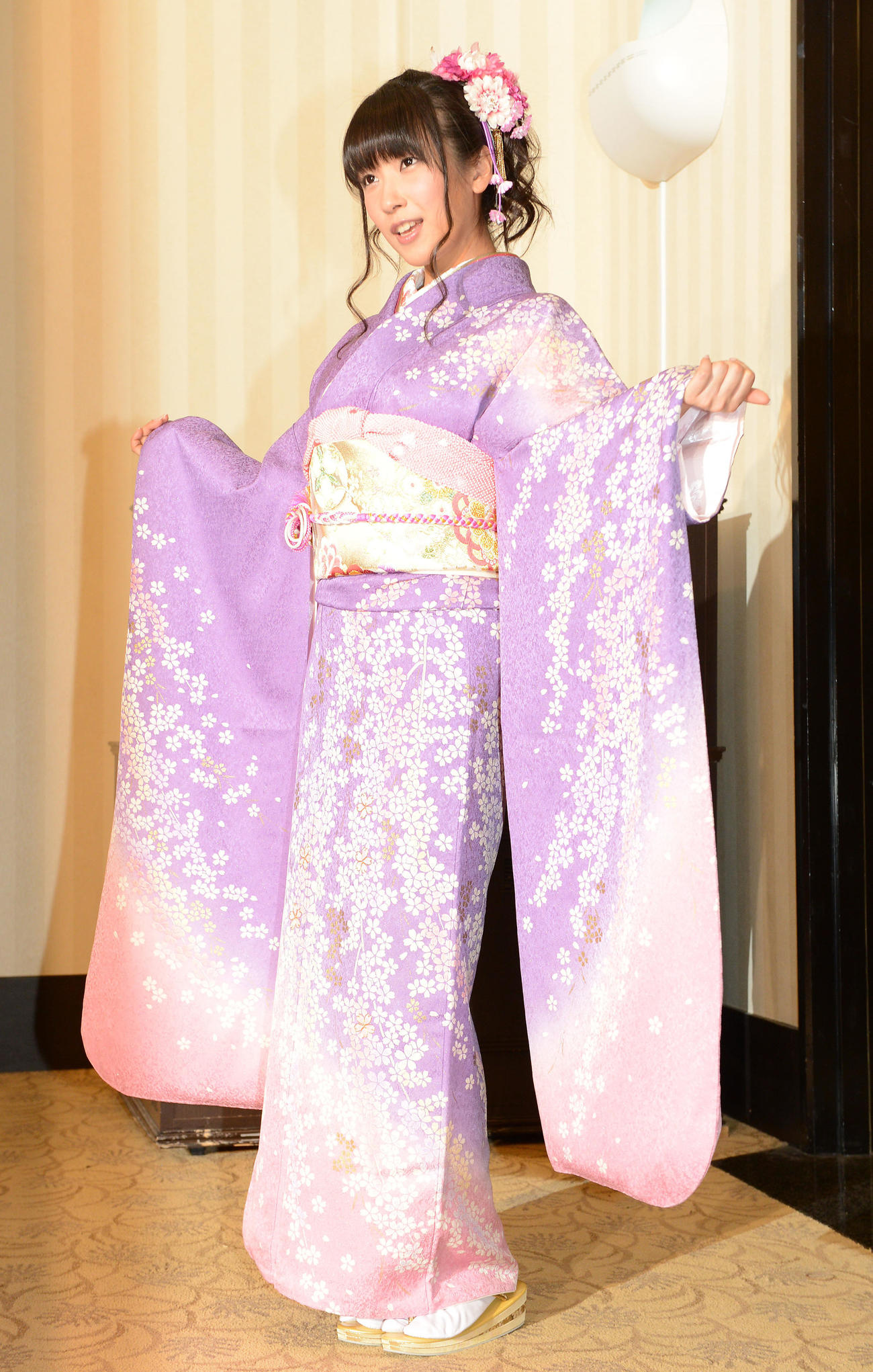 振り袖姿を披露した佐藤聖羅（2013年1月撮影）