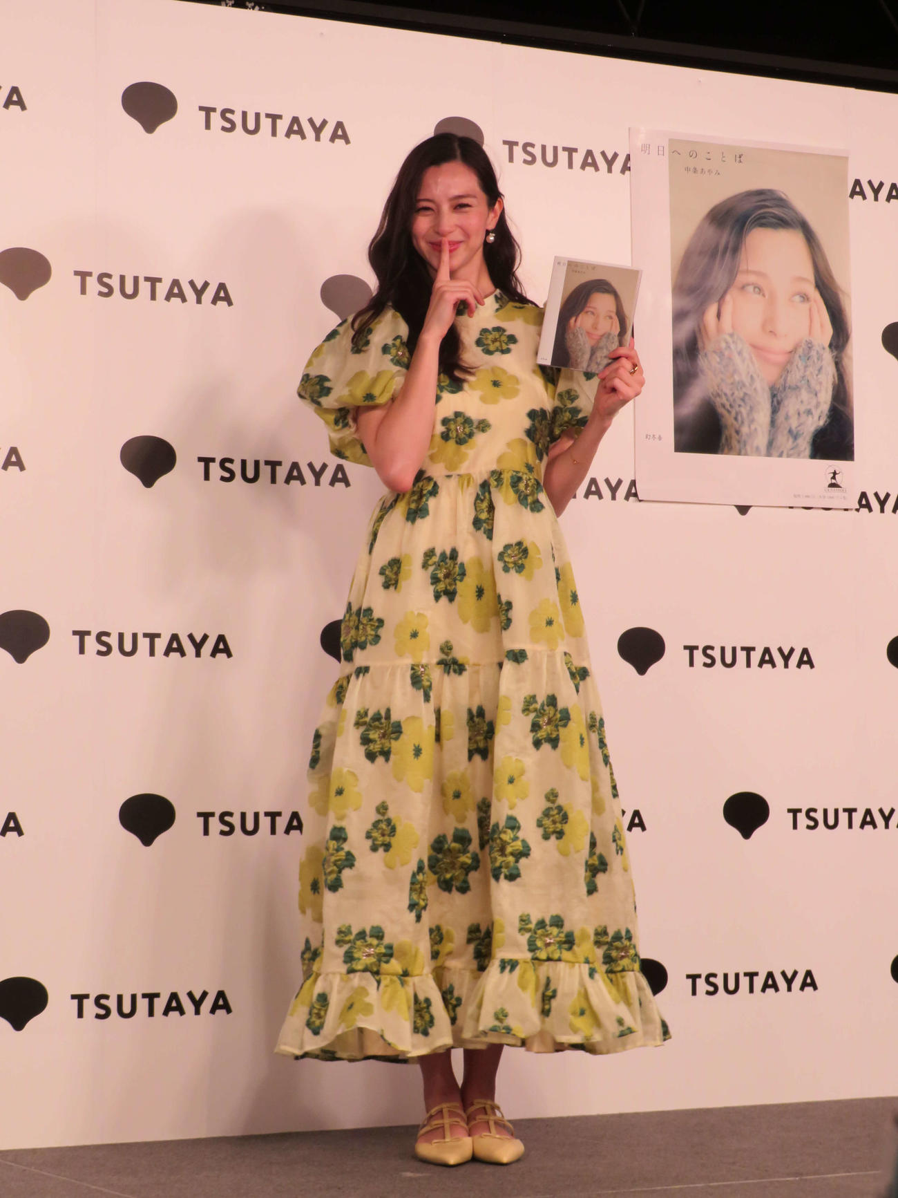 初めての書籍となるフォトエッセー「明日へのことば」刊行記念イベントを開いた中条あやみ（撮影・村上幸将）