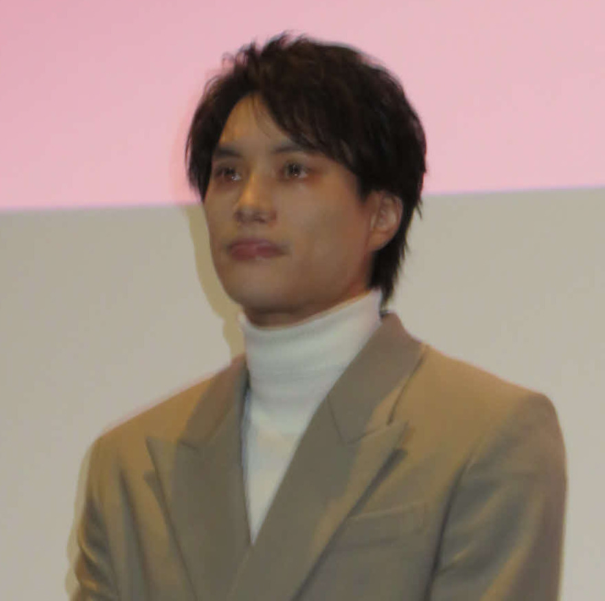 主演映画「サラリーマン金太郎【魁】編」の舞台あいさつに出席した鈴木伸之
