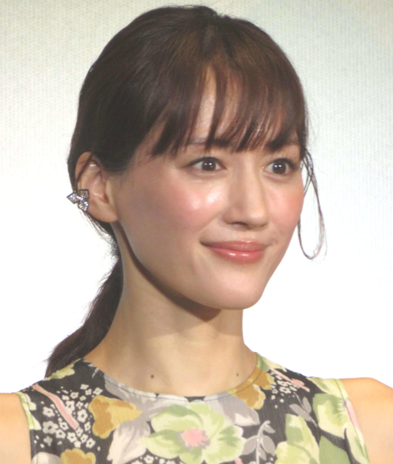 アニメ映画「野生の島のロズ」公開記念舞台あいさつに出席した綾瀬はるか