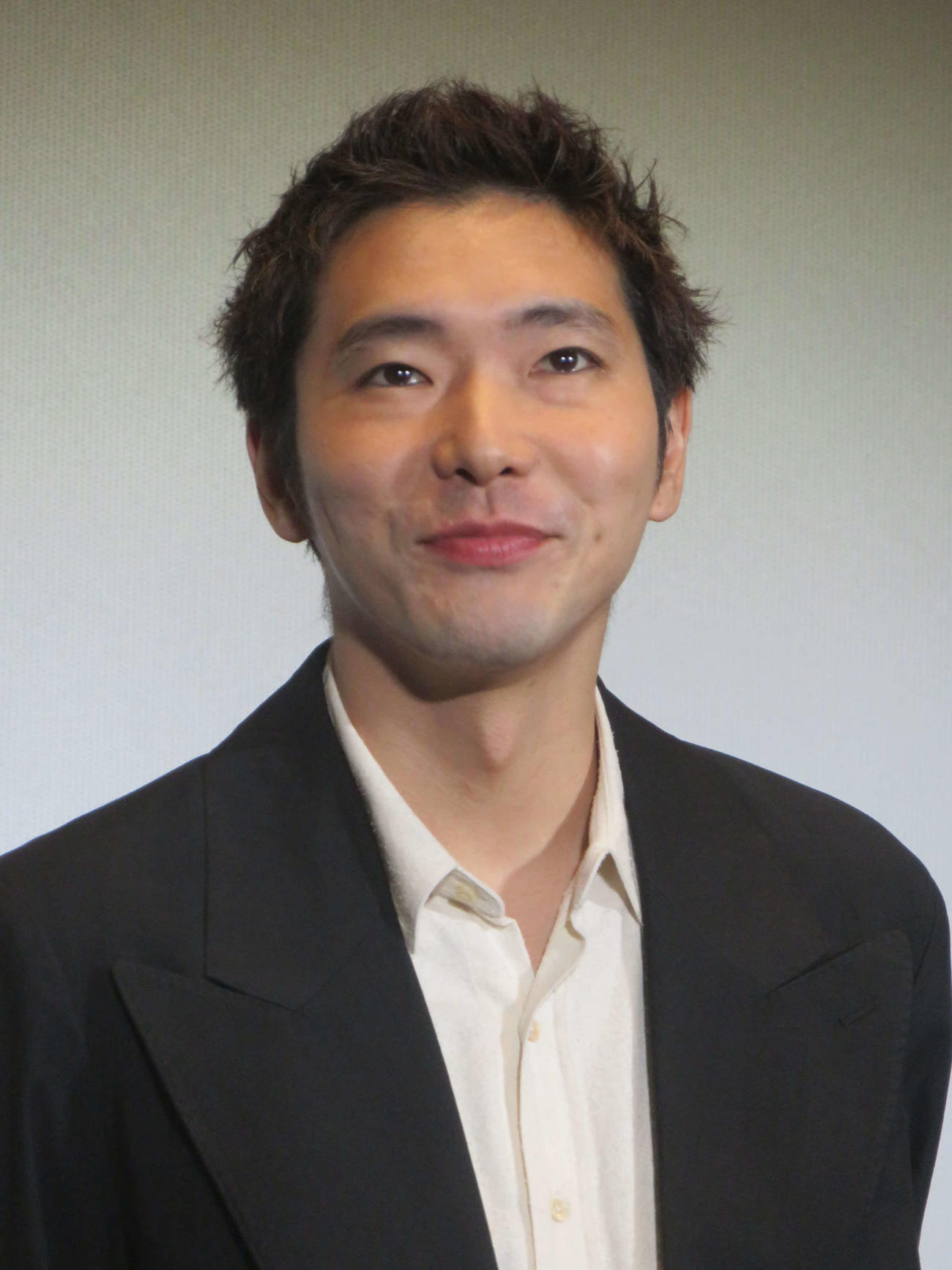 アニメ映画「野生の島のロズ」公開記念舞台あいさつに出席した柄本佑