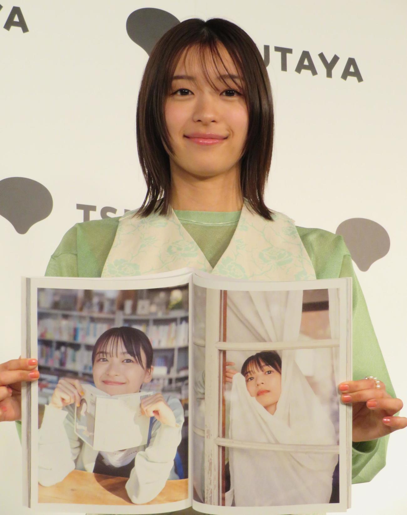 初写真集「Sugarless」の重版が決まりイベントを行った鳴海唯