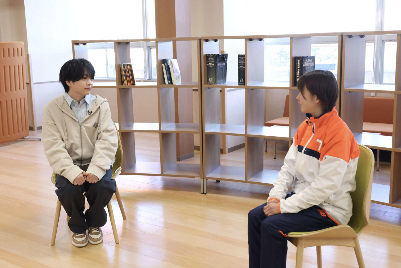 対談したなにわ男子の西畑大吾と拓大・不破聖衣来