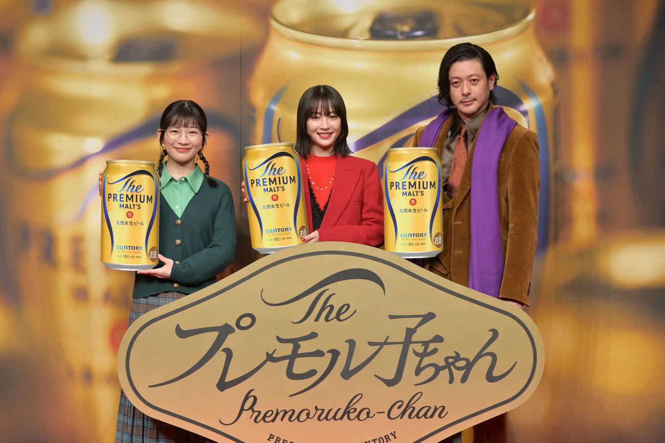 「ザ・プレミアム・モルツ」新CM発表会に出席した、左から伊藤沙莉、広瀬すず、オダギリジョー