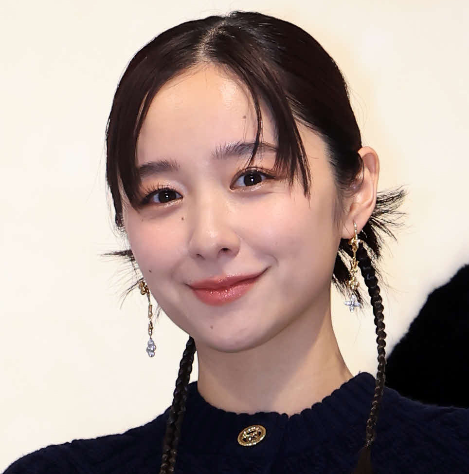 堀田真由（2025年1月撮影）