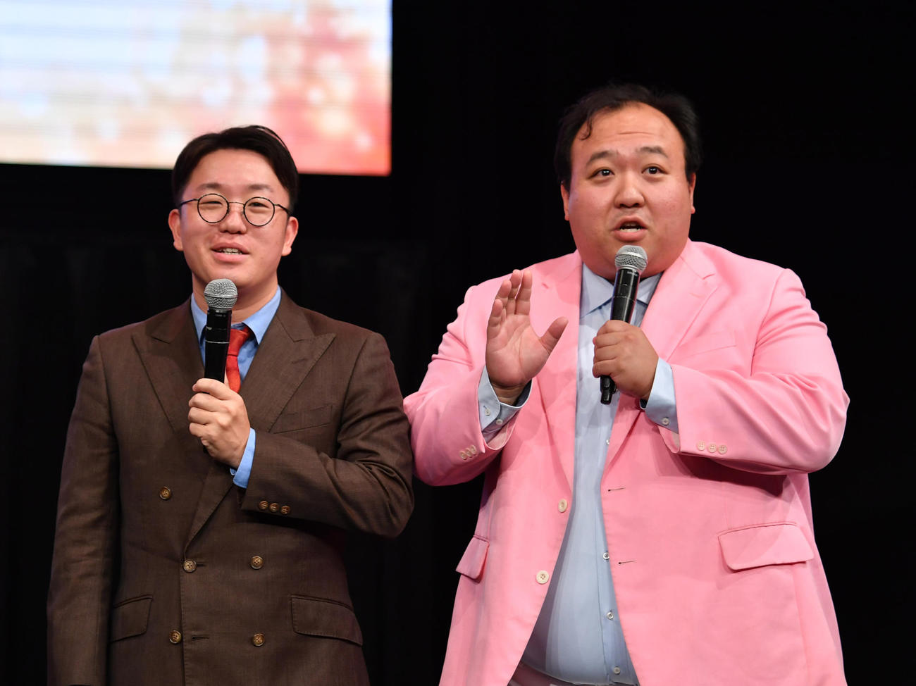 ママタルトの檜原洋平（左）と大鶴肥満（2023年撮影）