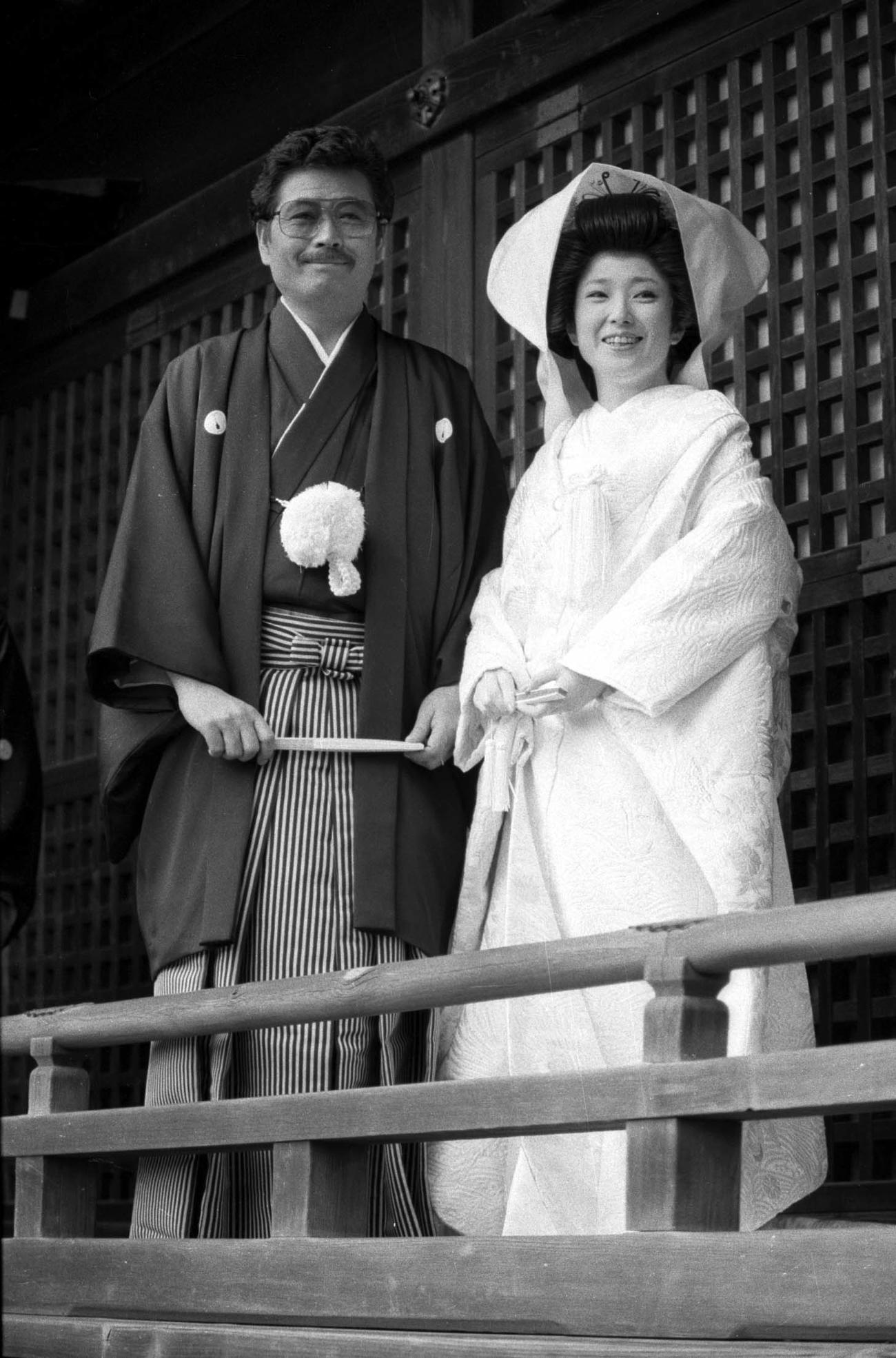 竹下景子、関口照生氏（左）（1984年4月撮影）