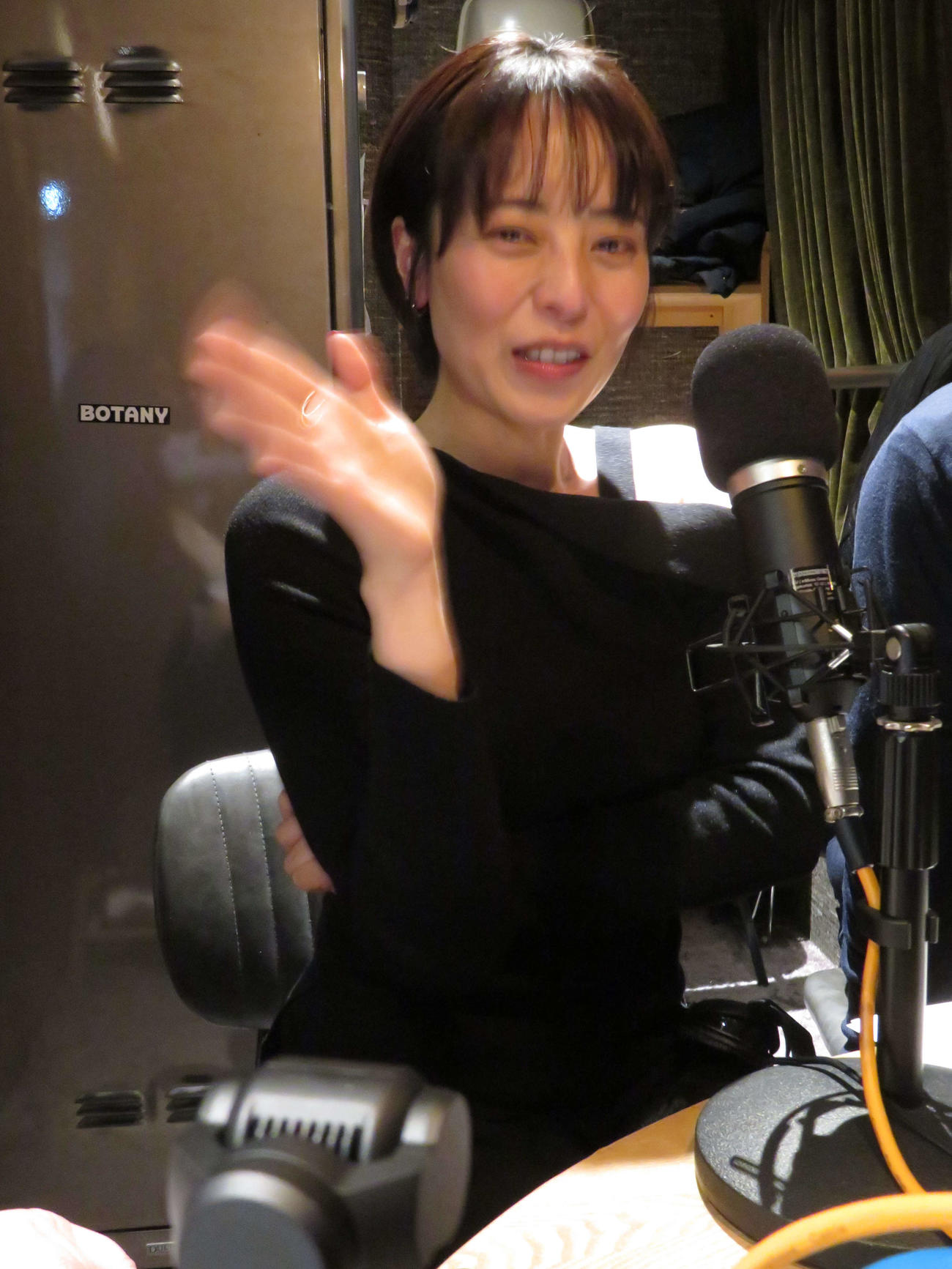 ファーストシングル「はじまる」について語る上田まりえ（撮影・村上幸将）