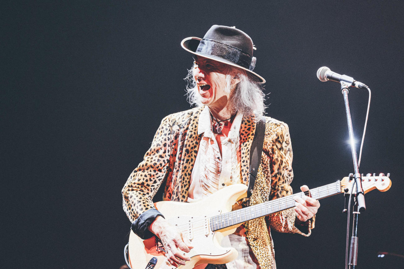 ジェフ・ベックさんを追悼するトリビュート公演でギター演奏をするChar