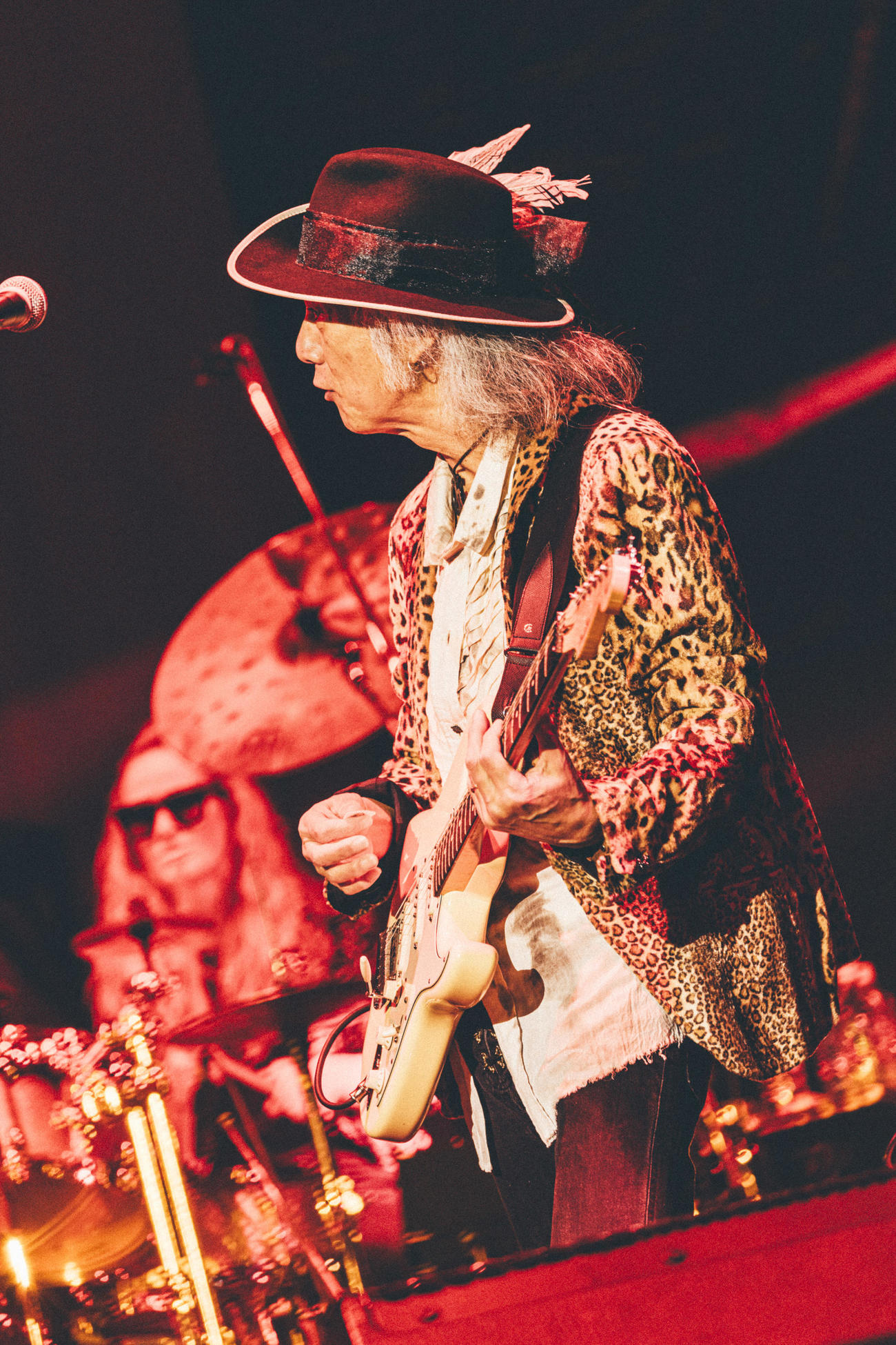 ジェフ・ベックさんを追悼するトリビュート公演でギター演奏をするChar