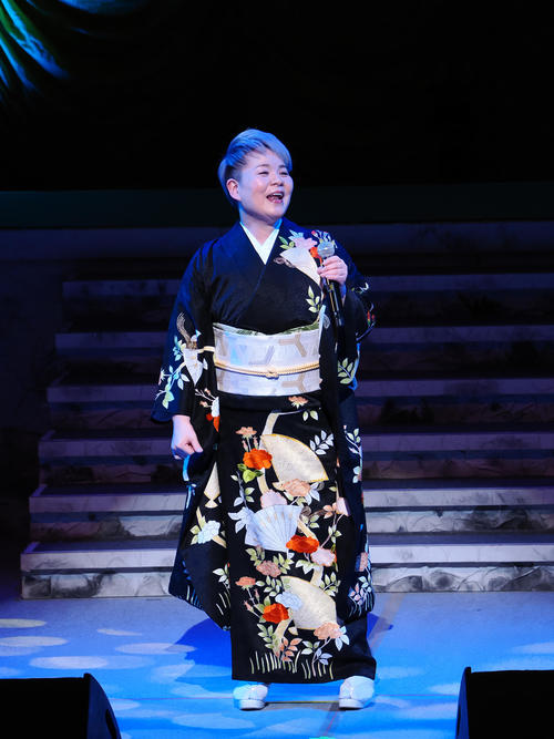 テイチク90周年 川中美幸ら66人がコンサート「100年に向かって、良い歌
