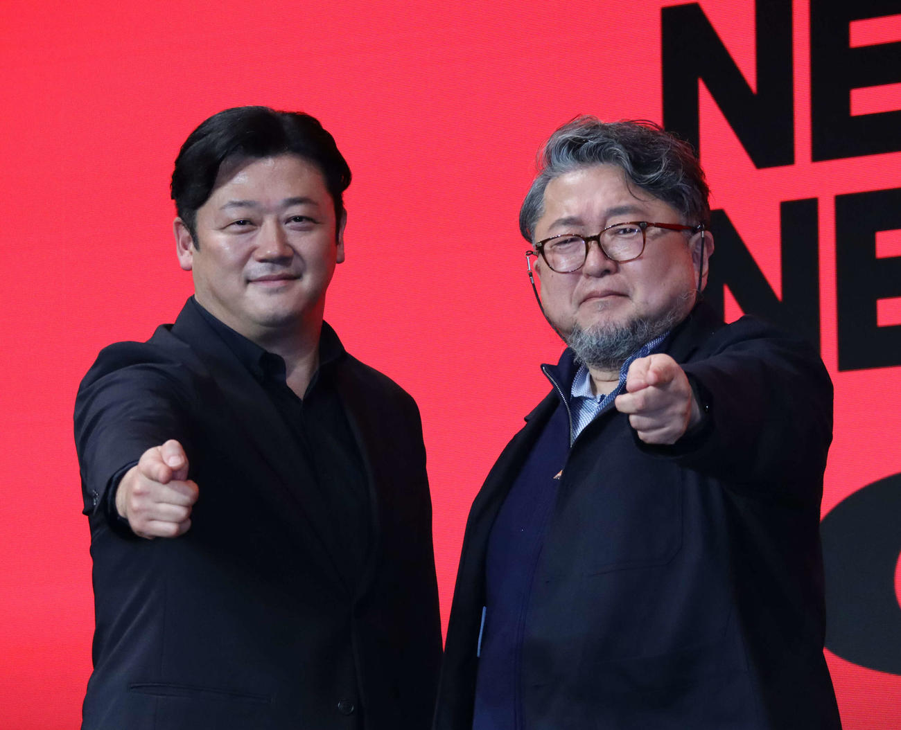 「Next on Netflix 2025」で、映画「新幹線大爆破」について語った佐藤善宏エグゼクティブプロデューサー（左）、樋口真嗣監督