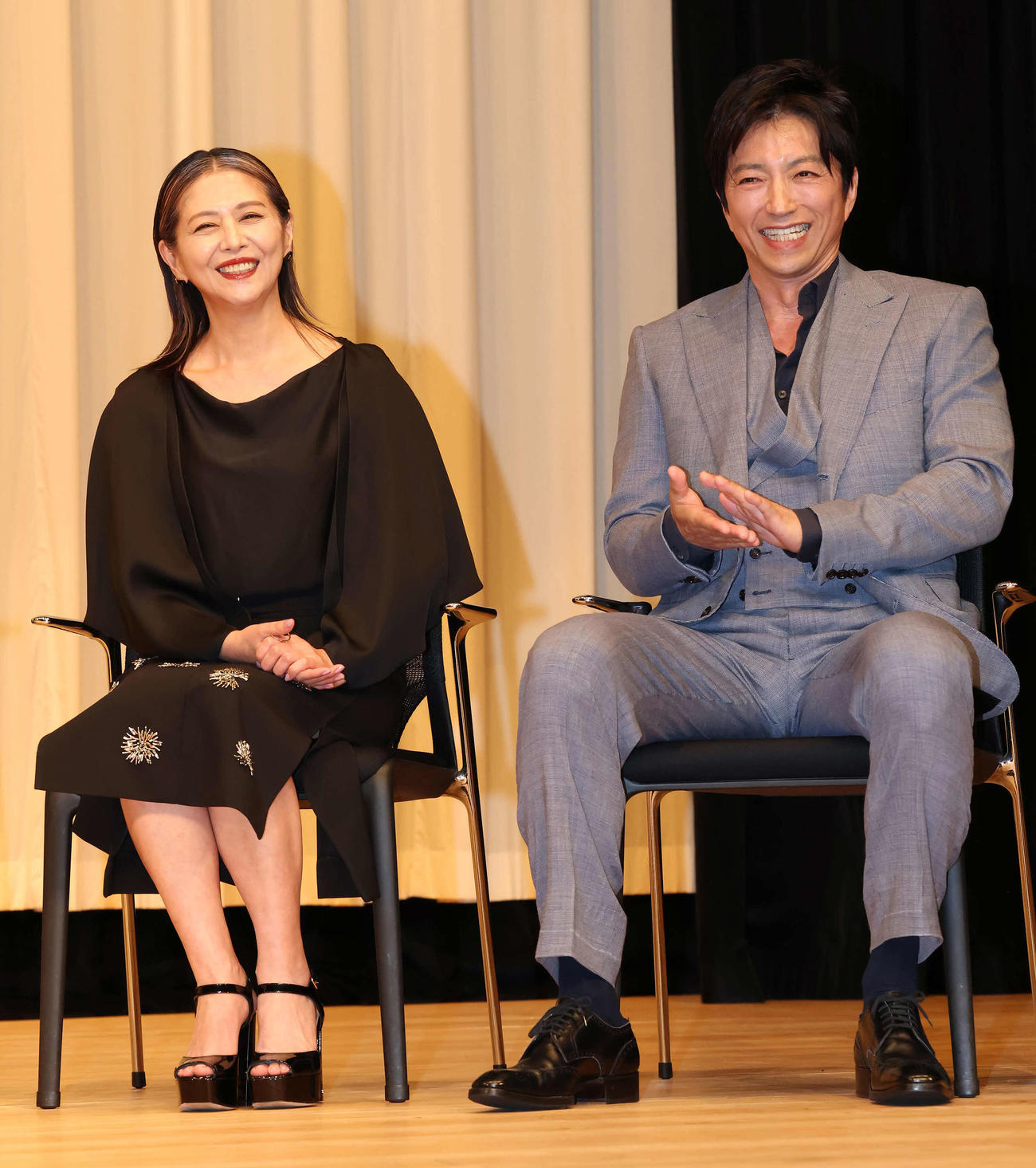 助演女優賞を受賞した小泉今日子（左）と助演男優賞の大沢たかお（撮影・丹羽敏通）