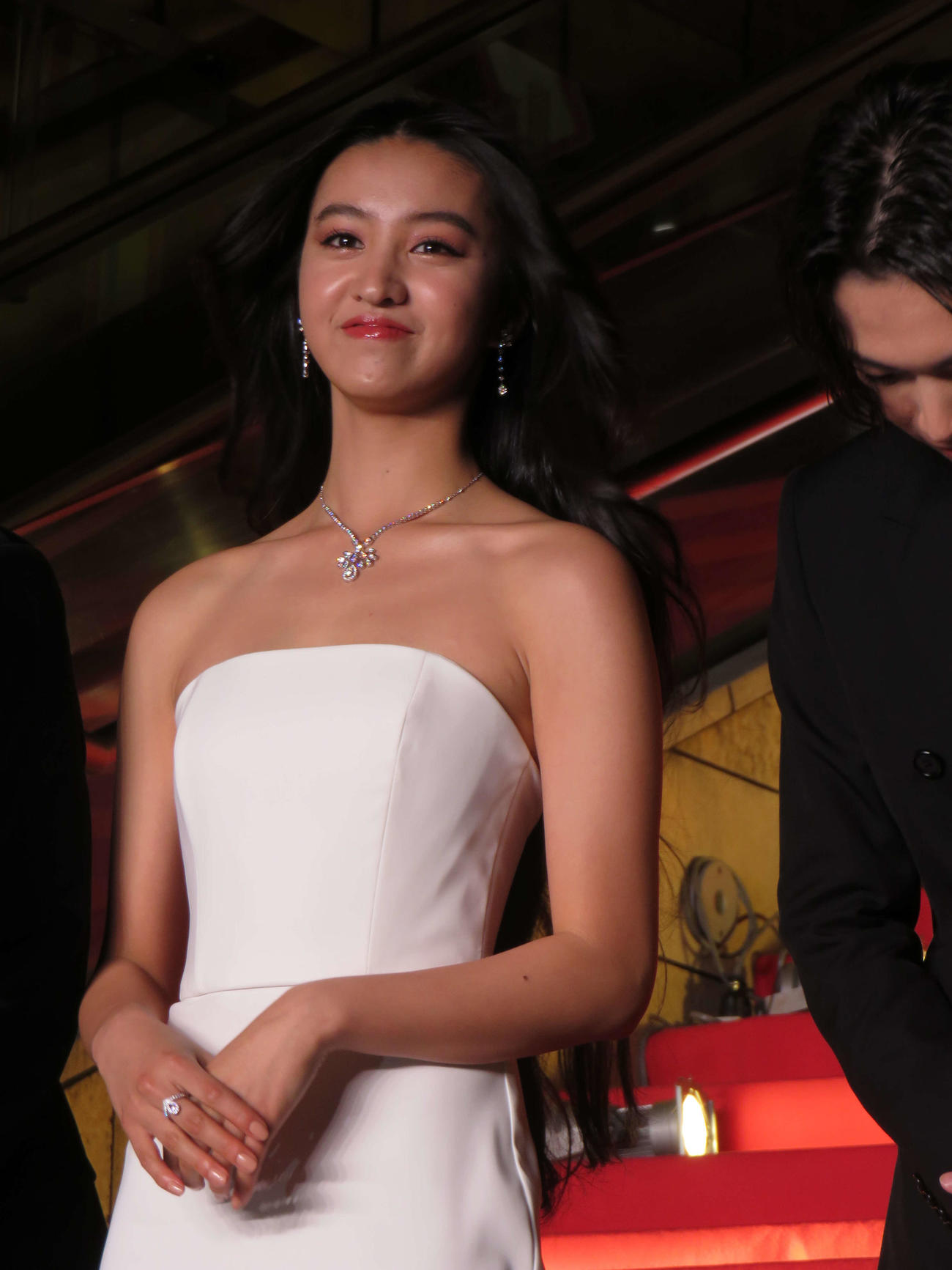 主演映画「女神降臨　Before　高校デビュー編」の完成披露試写会前に、ピンクカーペットを歩いたKoki，
