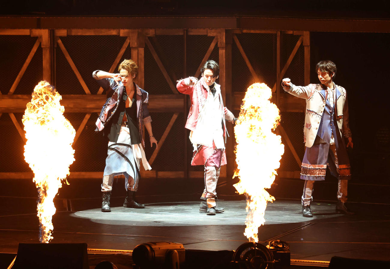KAT－TUNの左から中丸雄一、亀梨和也、上田竜也（21年5月撮影）