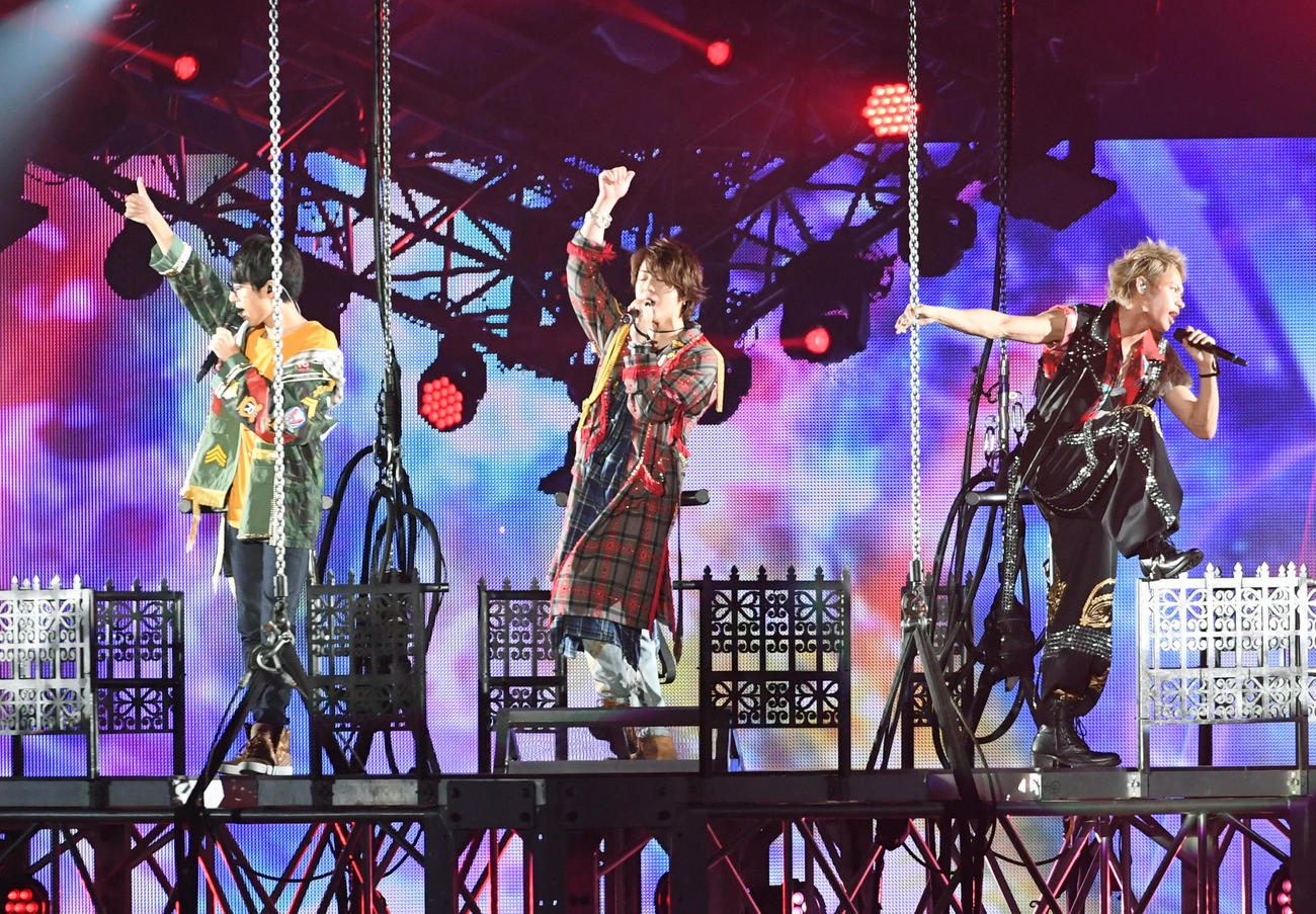 KAT－TUNの、左から中丸雄一、亀梨和也、上田竜也（18年9月撮影）