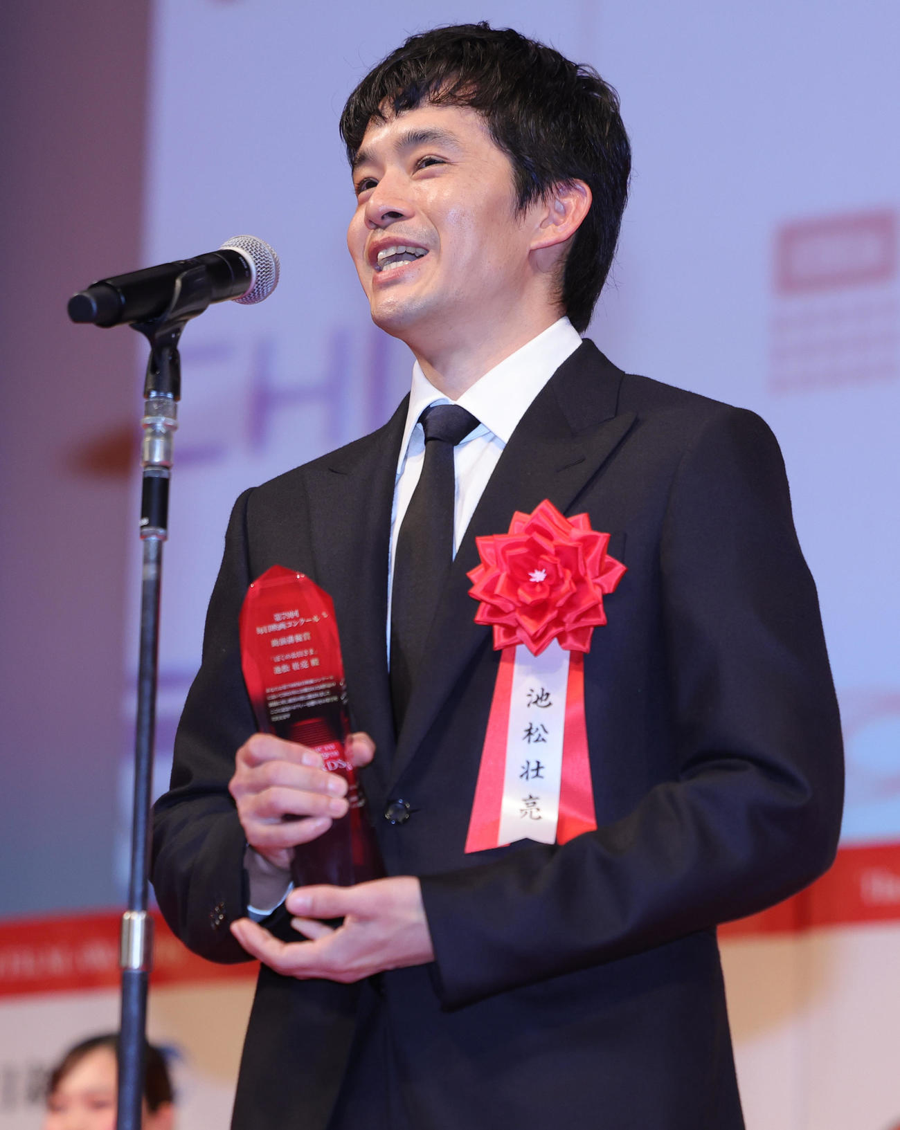 毎日映画コンクールで助演俳優賞を受賞した池松壮亮（撮影・野上伸悟）
