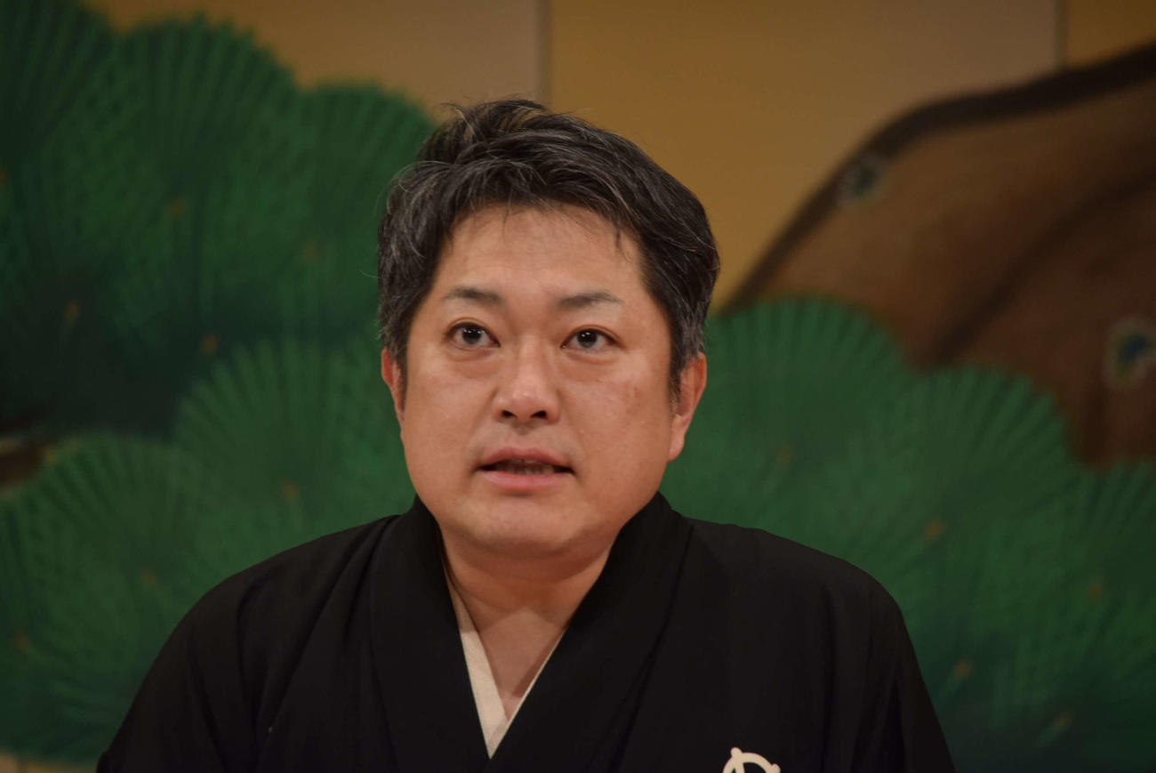 3人会を開催する林家菊丸（撮影・阪口孝志）